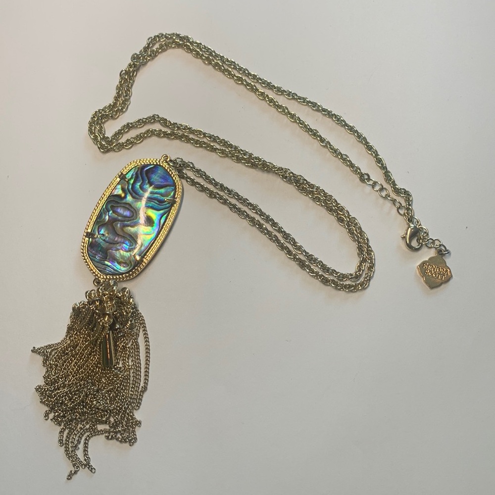 Kendra Scott necklace